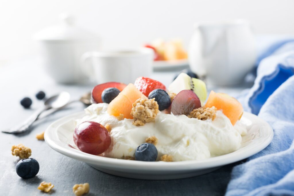 Quark with granola, fruits and berries